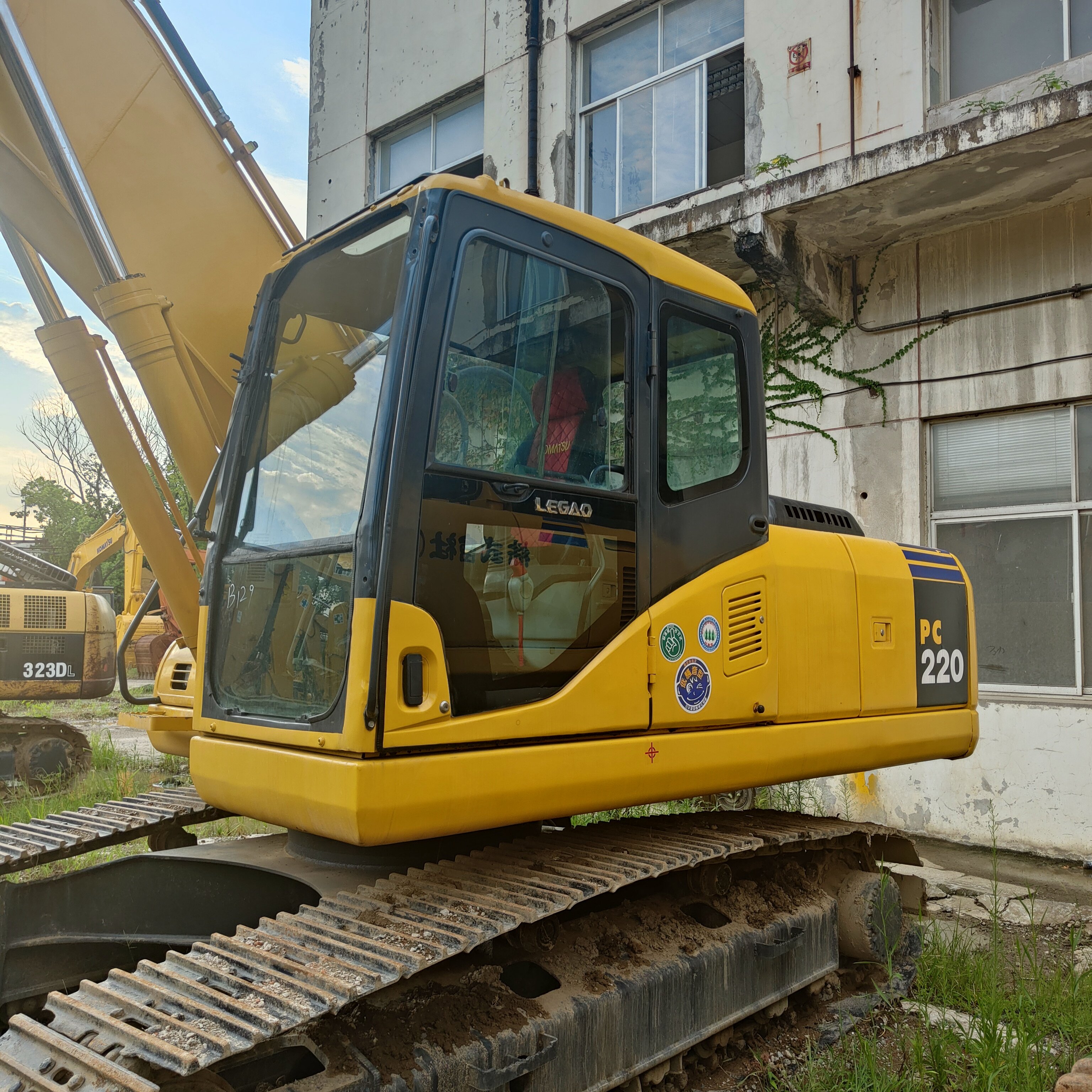 Used excavator Komatsu PC220-7 crawler excavator cheap price powerful construction earth-moving machinery PC220 for sale
