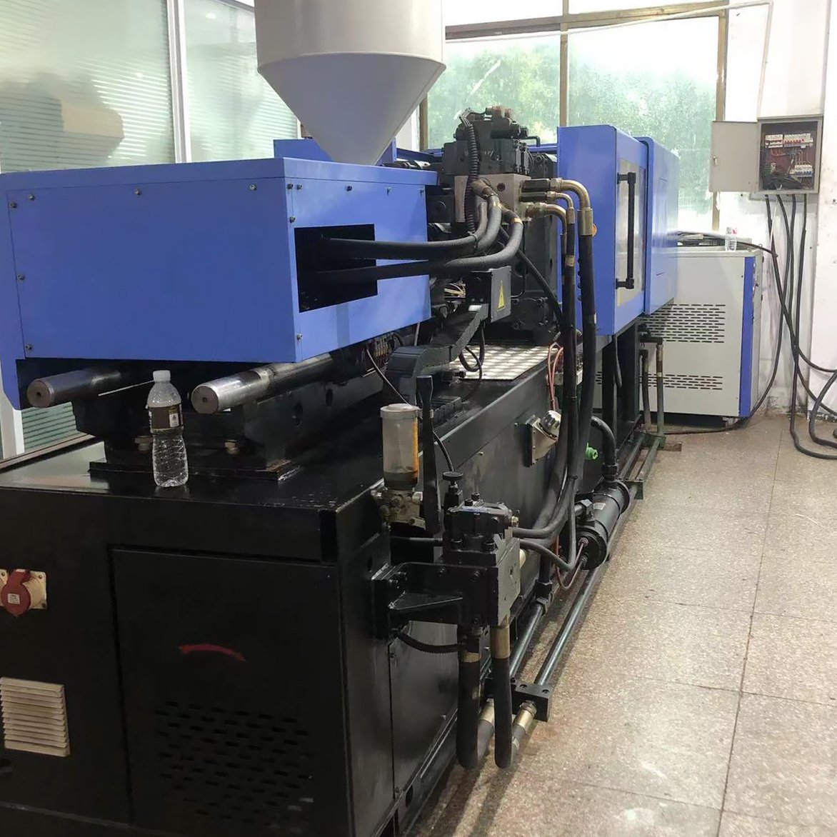 160 T intact used injection molding machine old plastic injection molding machine For Sale