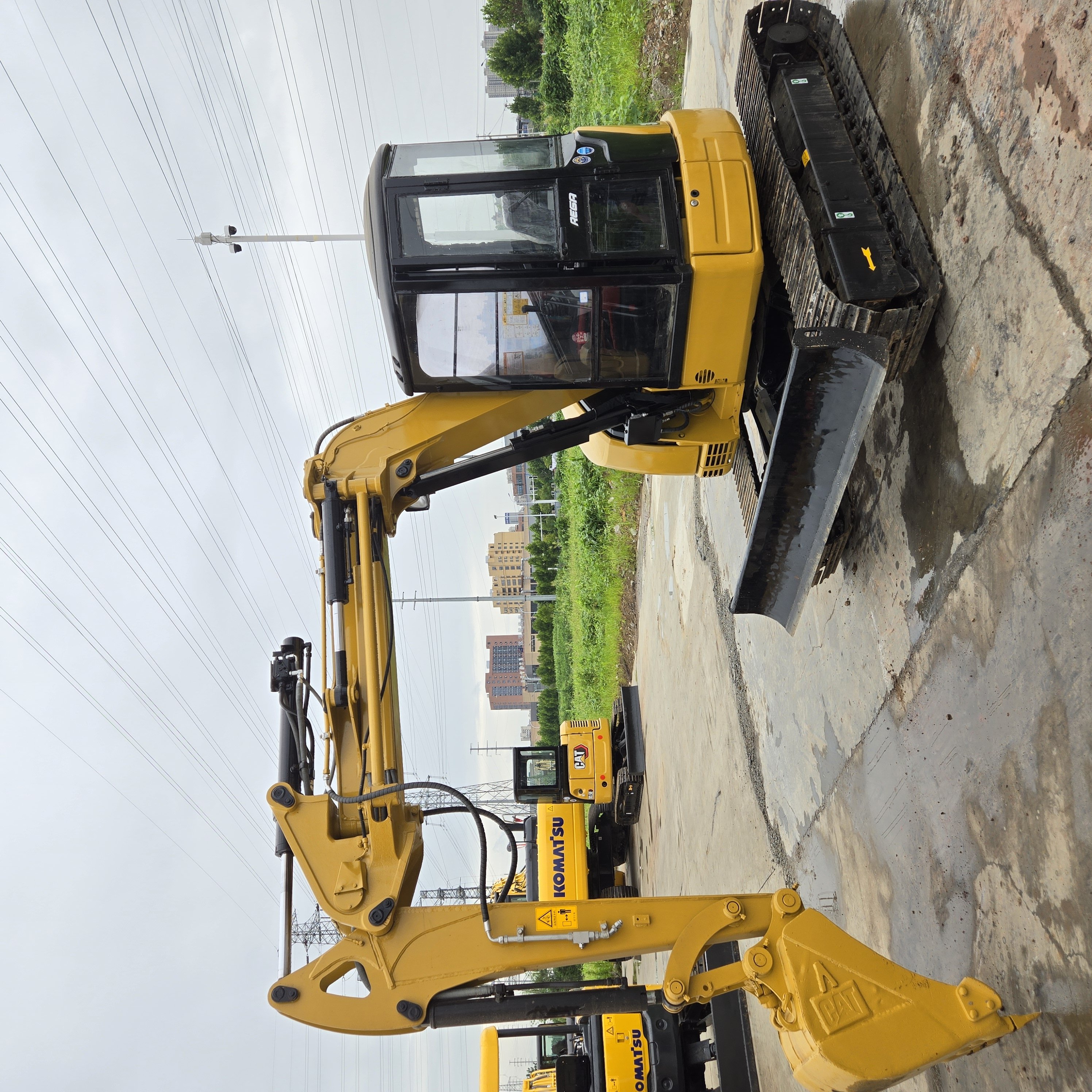 Cat 305C 305C CR CAT305 Mini Used Excavator 5 TON Second Hand Micro Crawler Digger Caterpillar Excavator for garden home use