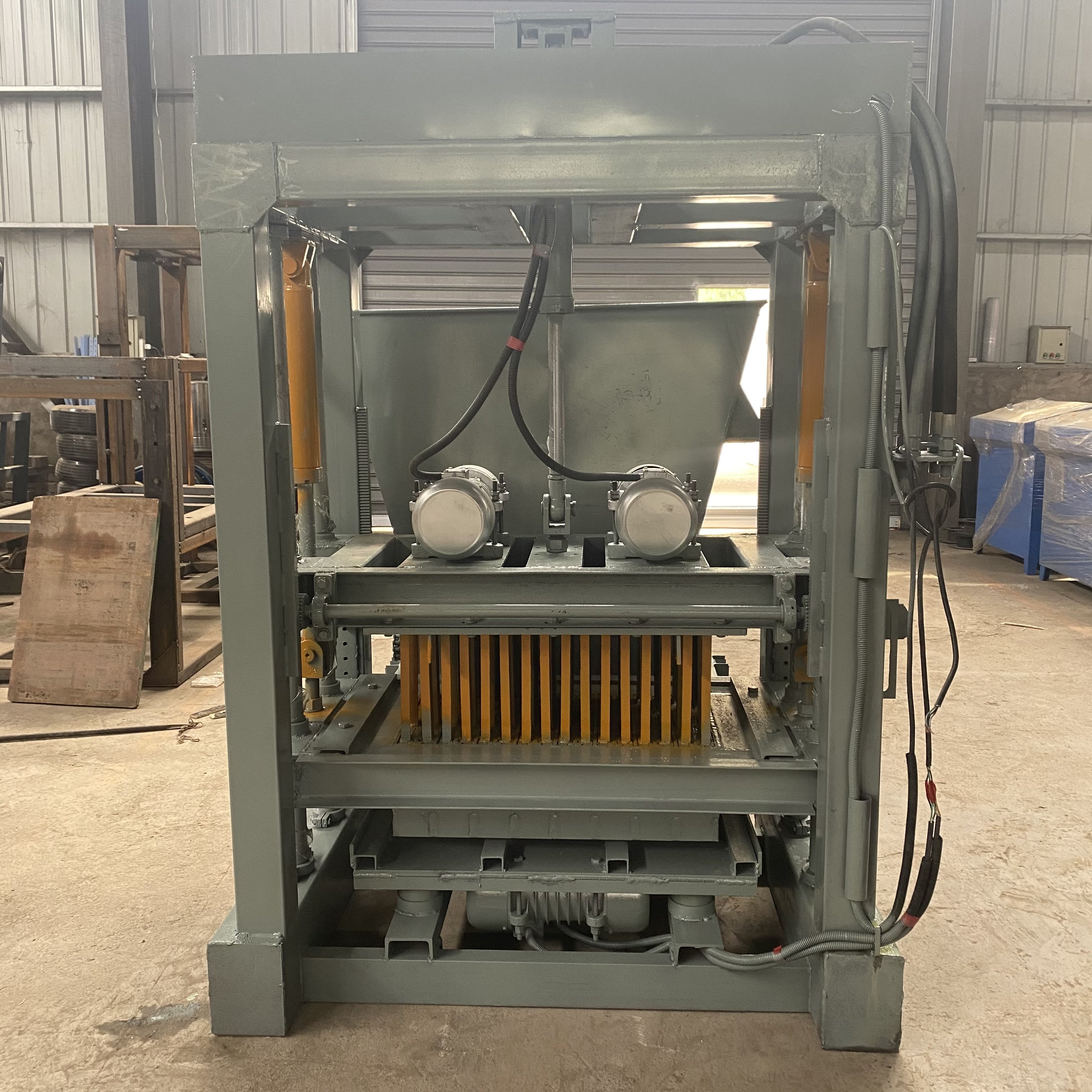 High Output Fully Automatic Hydraulic QT4 Brick Making Machine Efficient Low Labor Cost-for Concrete Cement Raw Material Used