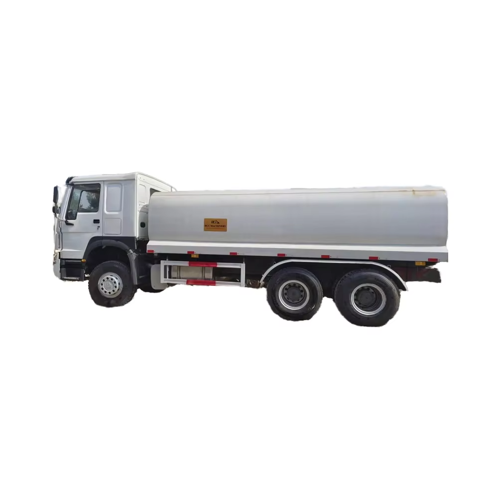 Heavy machine truck howo 6*4 water tank truck 20cbm capacity