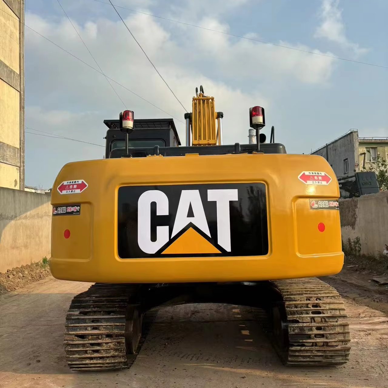 A used second-hand excavator earth-moving machinery cat 320D2 used excavator machine price of sale