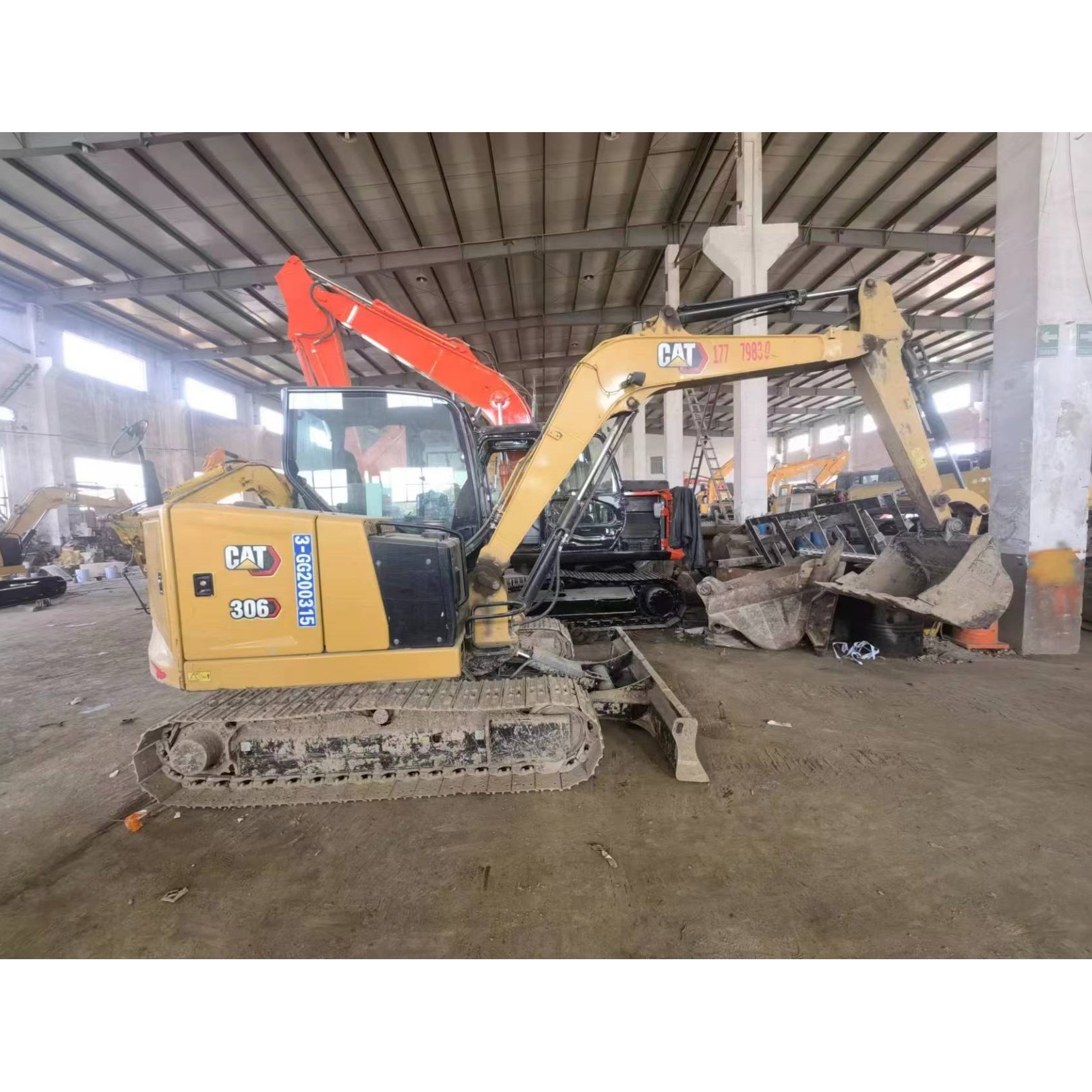Small second-hand excavators, CAT 306 6TON originally from the United States, are in good working condition
