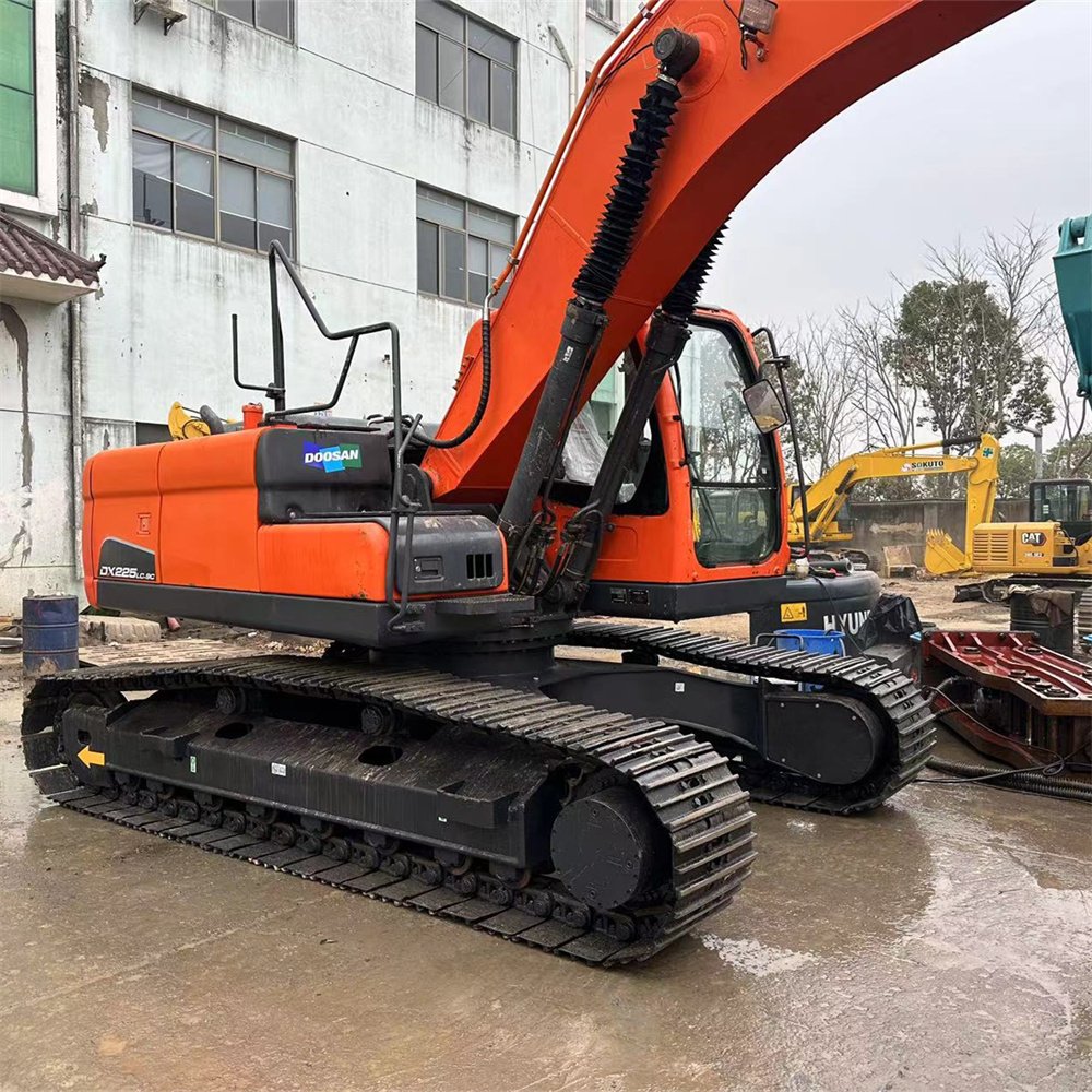 Cheap New Arrival Original Used Doosan DX225LC-9C Crawler Excavator With Low Displacement And High Performance On Sale