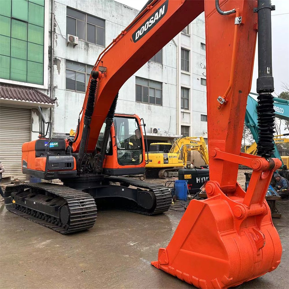 Cheap New Arrival Original Used Doosan DX225LC-9C Crawler Excavator With Low Displacement And High Performance On Sale