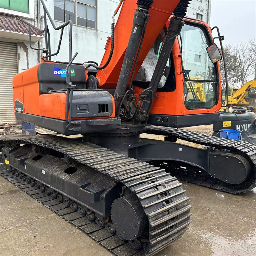 Cheap New Arrival Original Used Doosan DX225LC-9C Crawler Excavator With Low Displacement And High Performance On Sale