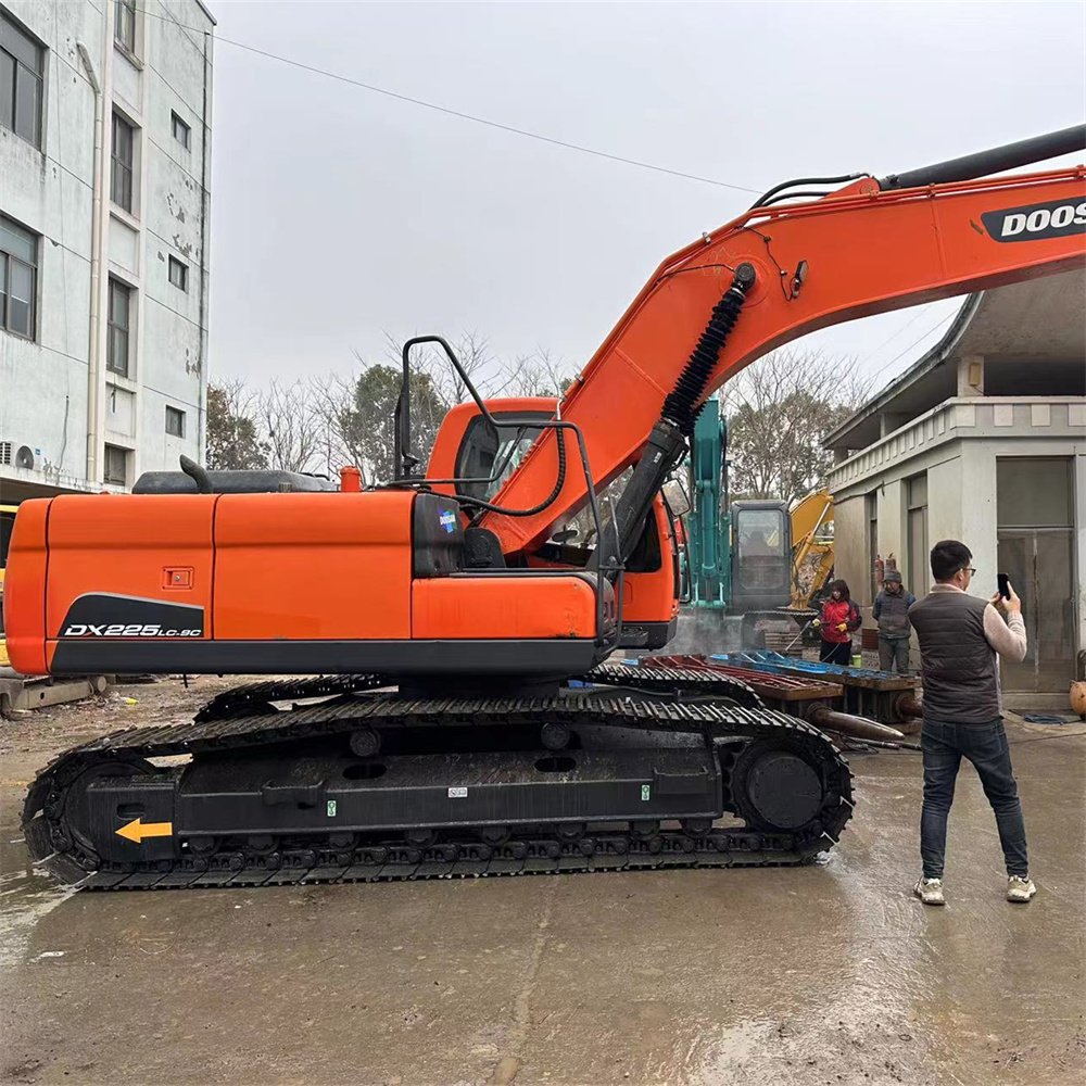 Cheap New Arrival Original Used Doosan DX225LC-9C Crawler Excavator With Low Displacement And High Performance On Sale