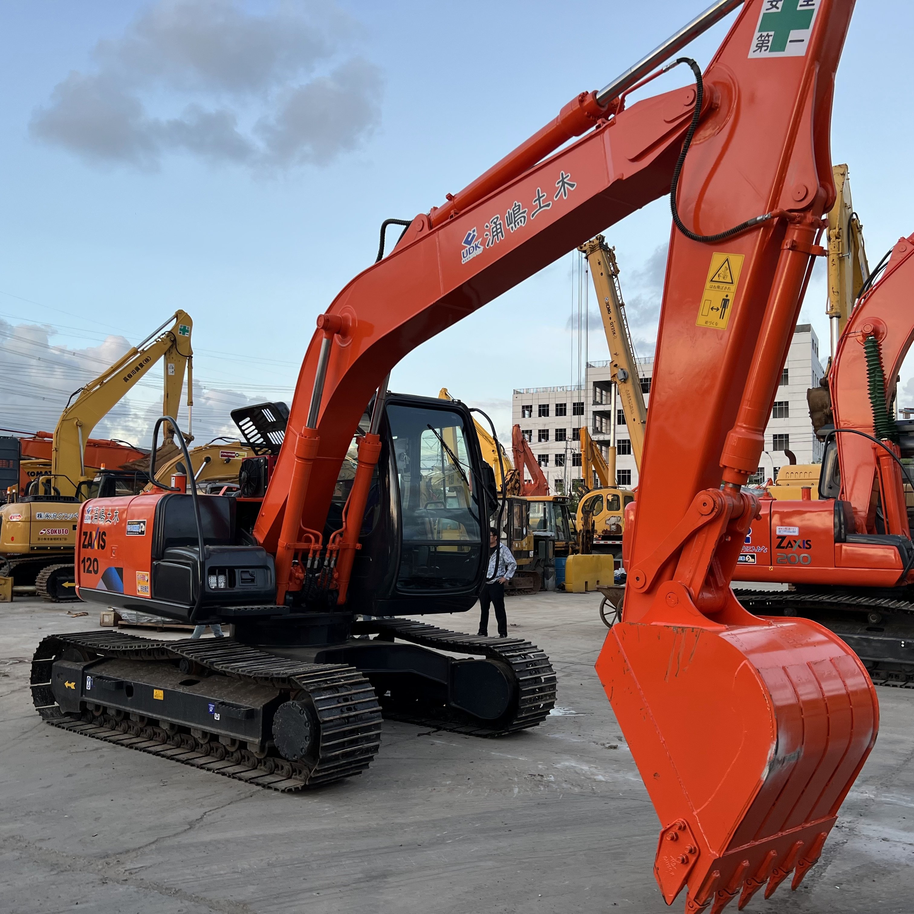 Used HITACHI ZX120 120 12ton crawler excavator Japanese original machine digger HITACHI120