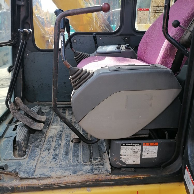 Used new small pc60 High performance excavator in great condition on sell