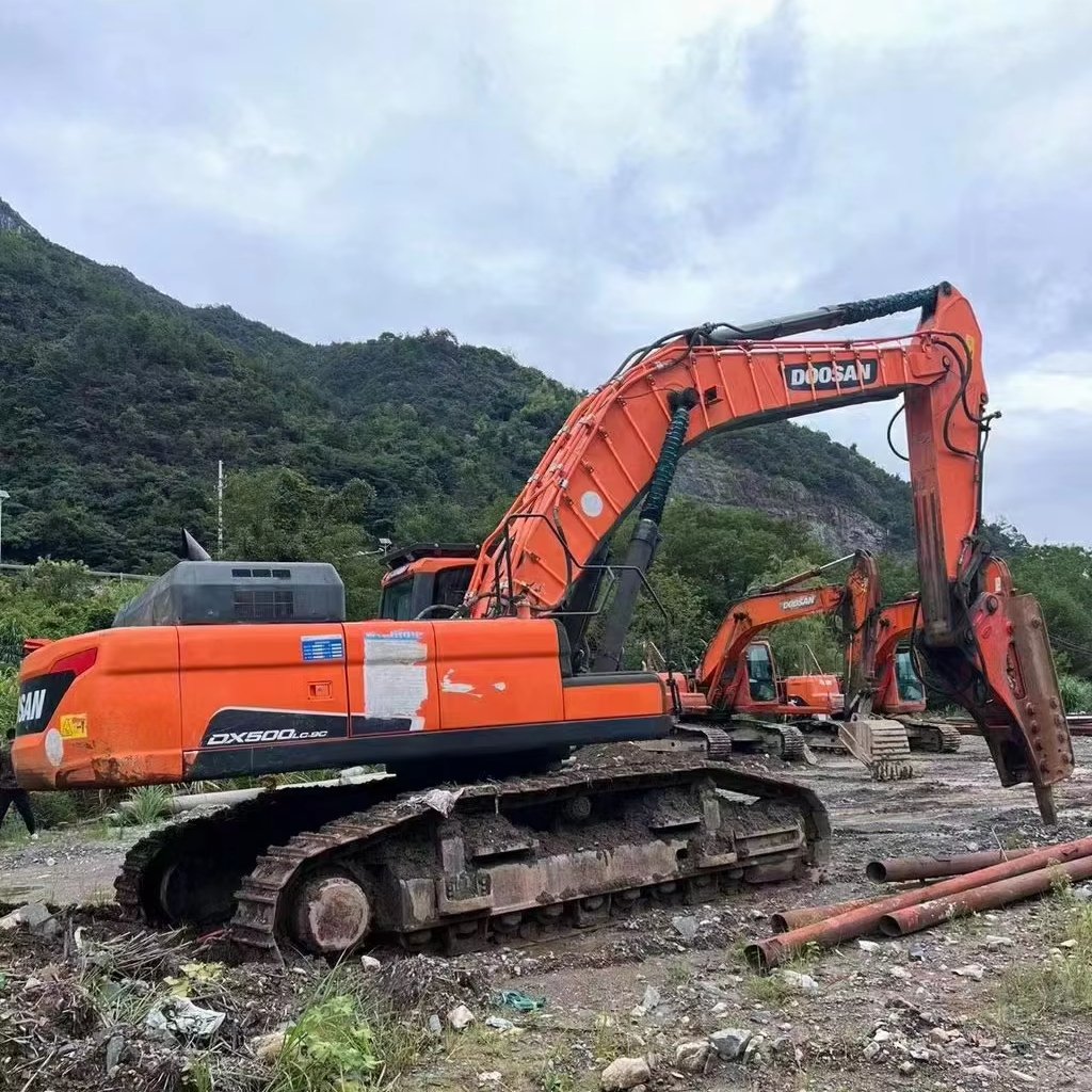 500-9C large excavator used excavator outdoor crawler construction machinery site operation machine