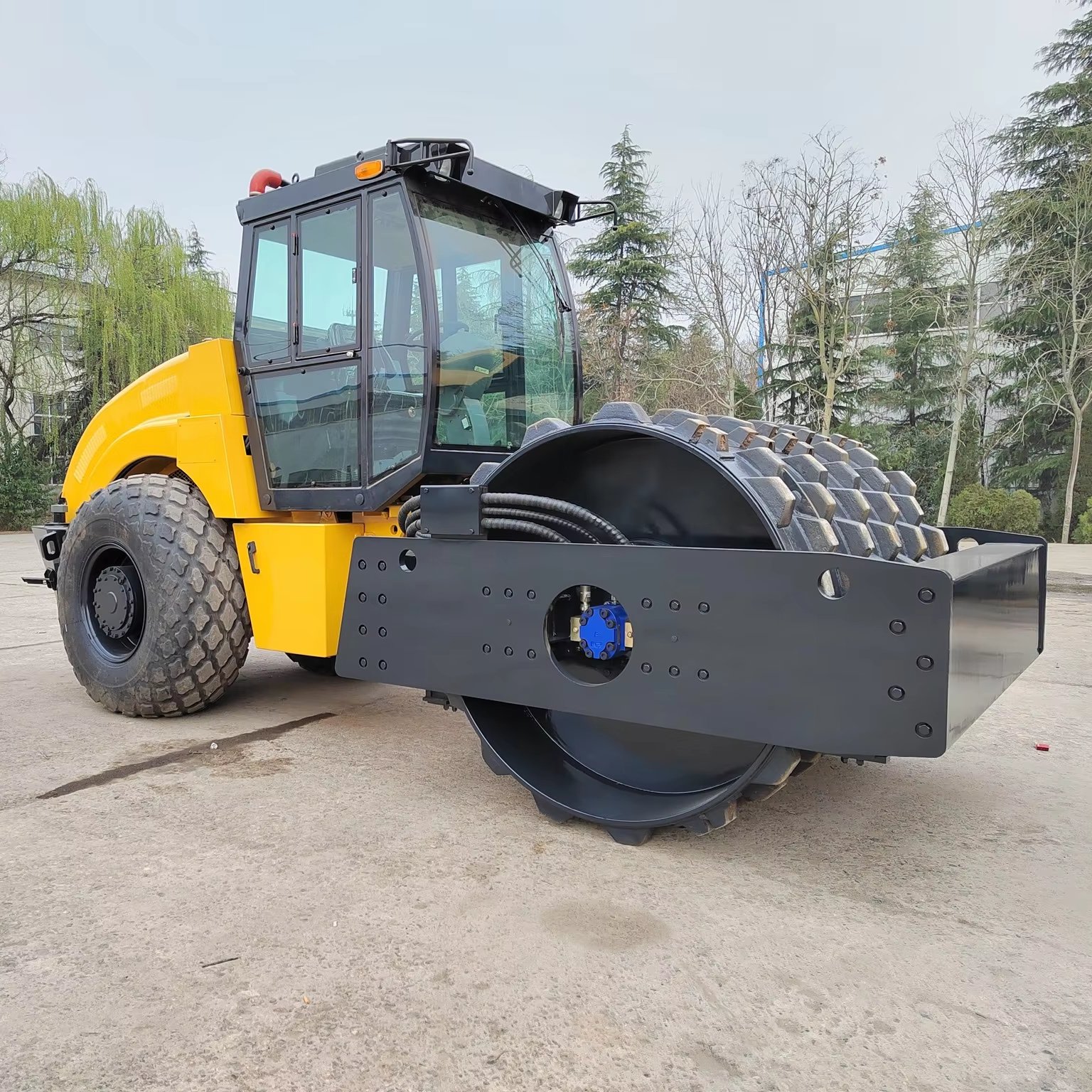 Top Quality used Road Roller machinery second-hand roller with low working hours and good price