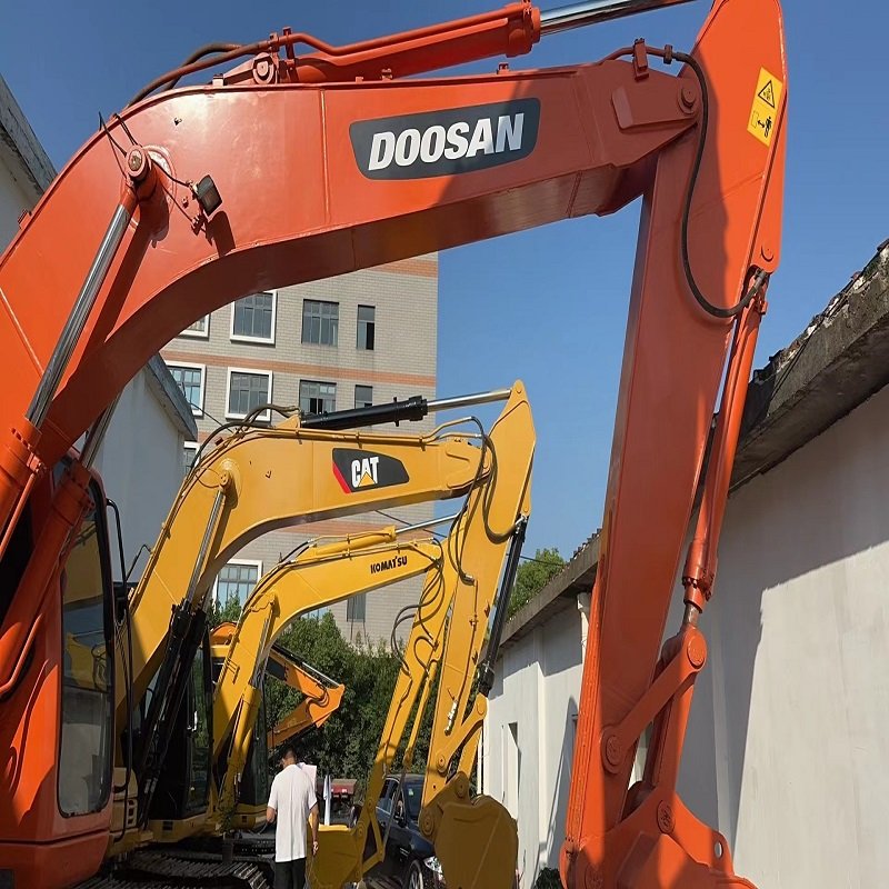 Top quality and low working hours second hand Doosan DH220 excavator Good condition and cheap price used Doosan DH220 excavator