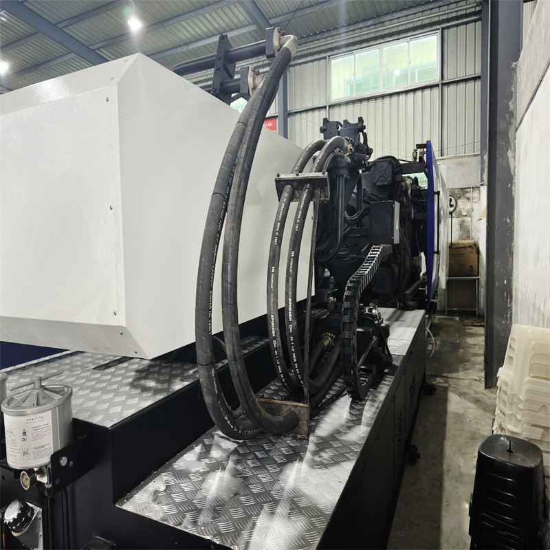 Automatic Injection Molding Machine Bottle Water Preform Injection Molding Machine Lid Blow Molding Machine 650T