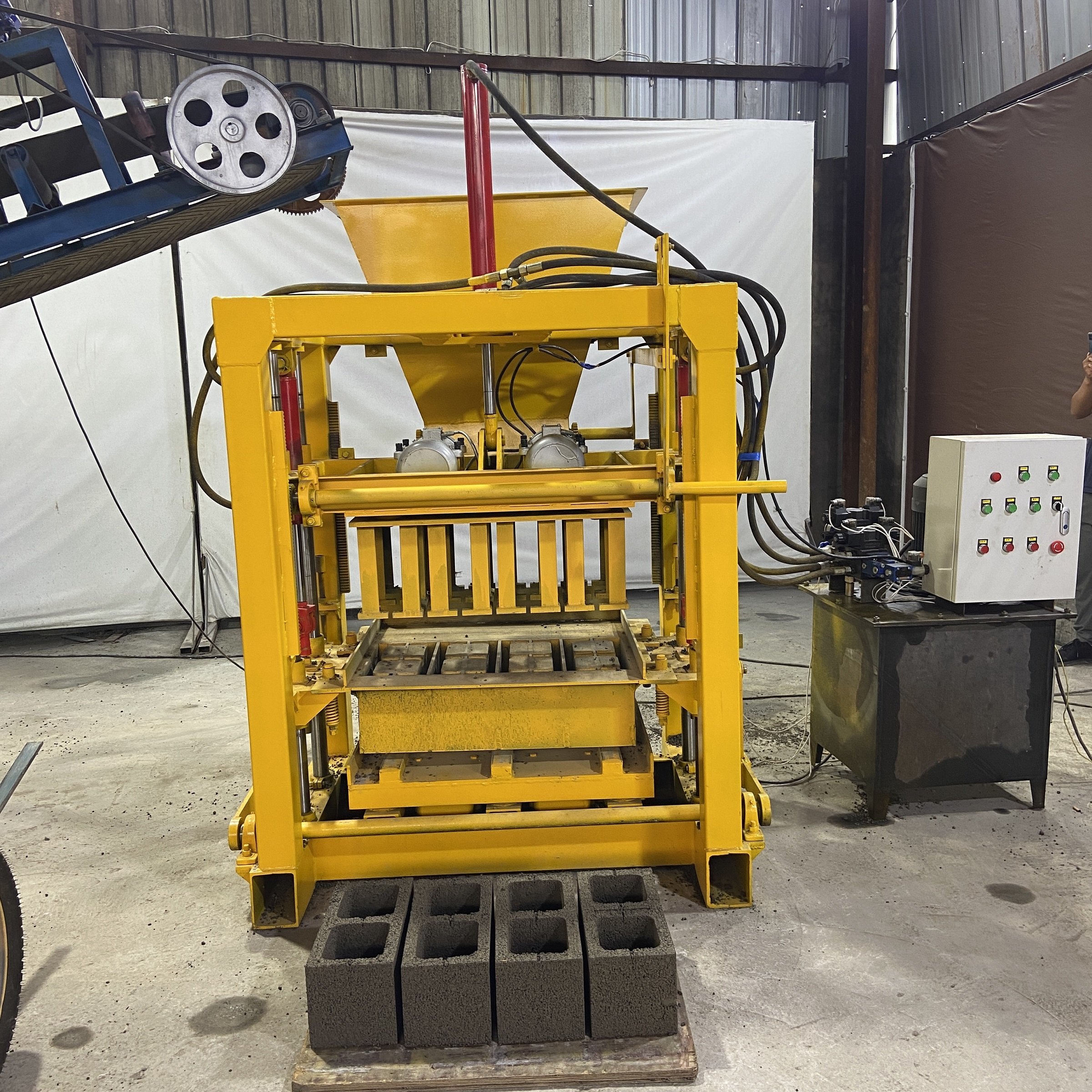 KM4-40 Multi-functional Semi-automatic Concrete Hollow Block Baking-free Brick Machine Producing 400-200-200mm LWH Hollow Brick