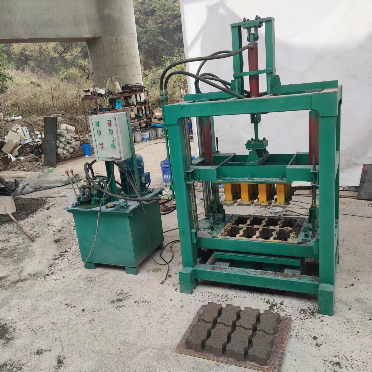 KM4-40 Multi-functional Semi-automatic Concrete Hollow Block Baking-free Brick Machine Producing 400-200-200mm LWH Hollow Brick