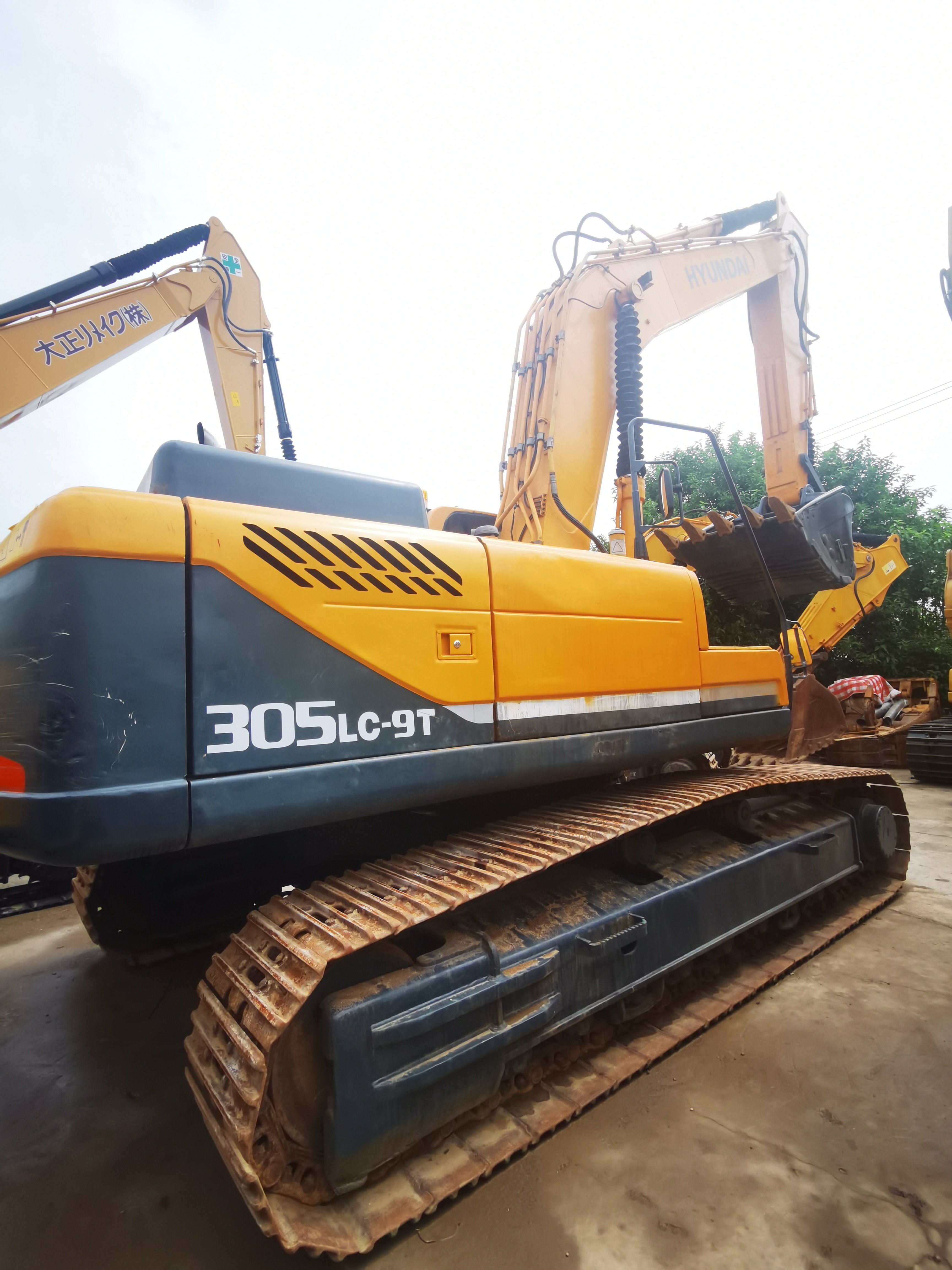 High Quality Used HYUNDAI R305lc-9t 169KW power excavator and tree planting digging machines hole digger