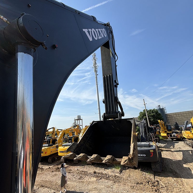 Heavy Equipment Earth Moving Machinery Used Excavator Volvo EC240/24 Ton Bag Loader Cheap Hydraulic Pump EPA Engine