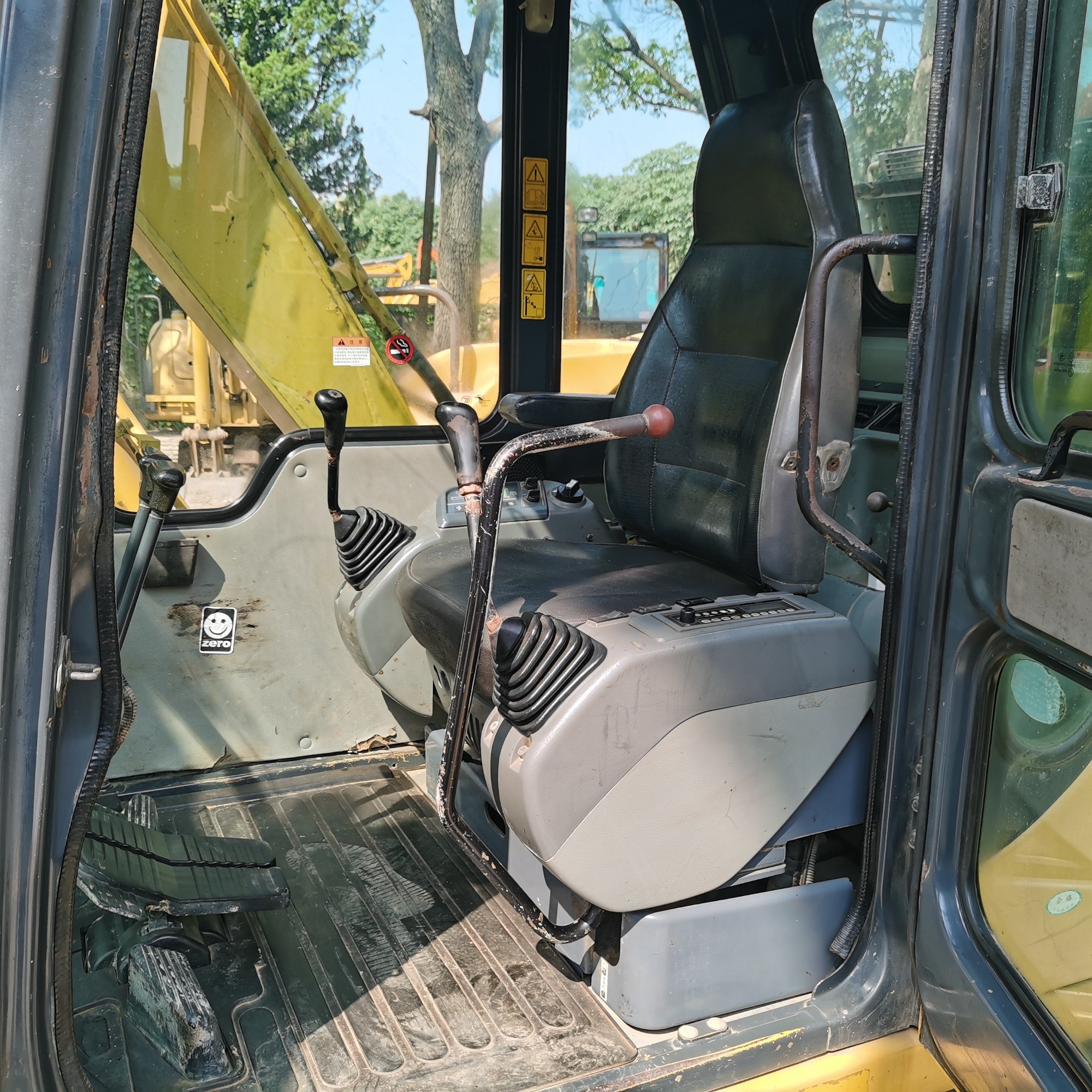 Original original paint, used hydraulic crawler excavator PC60,in good condition,with EPA and CE certification,cheap price,6-ton