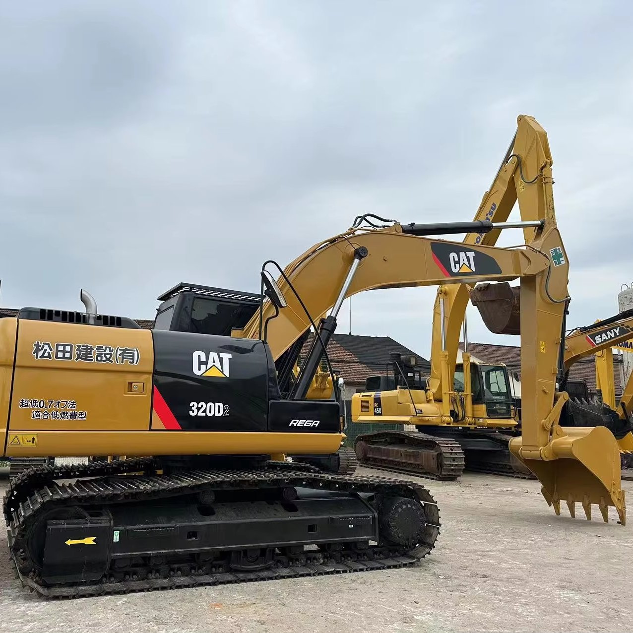 Japan made Caterpillar 320D2 earth moving CAT crawler excavator CAT 320 320GC 320D 320D2 320DL second hand excavator