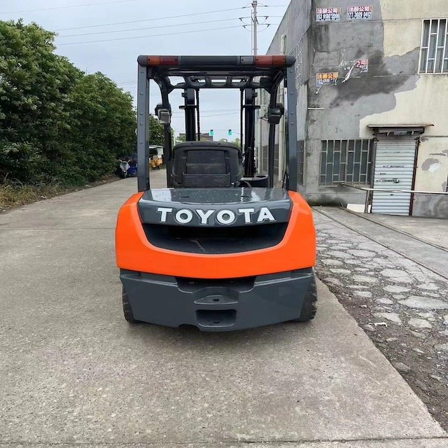 Used Toyota 3-Ton Forklift High Quality Used Machinery