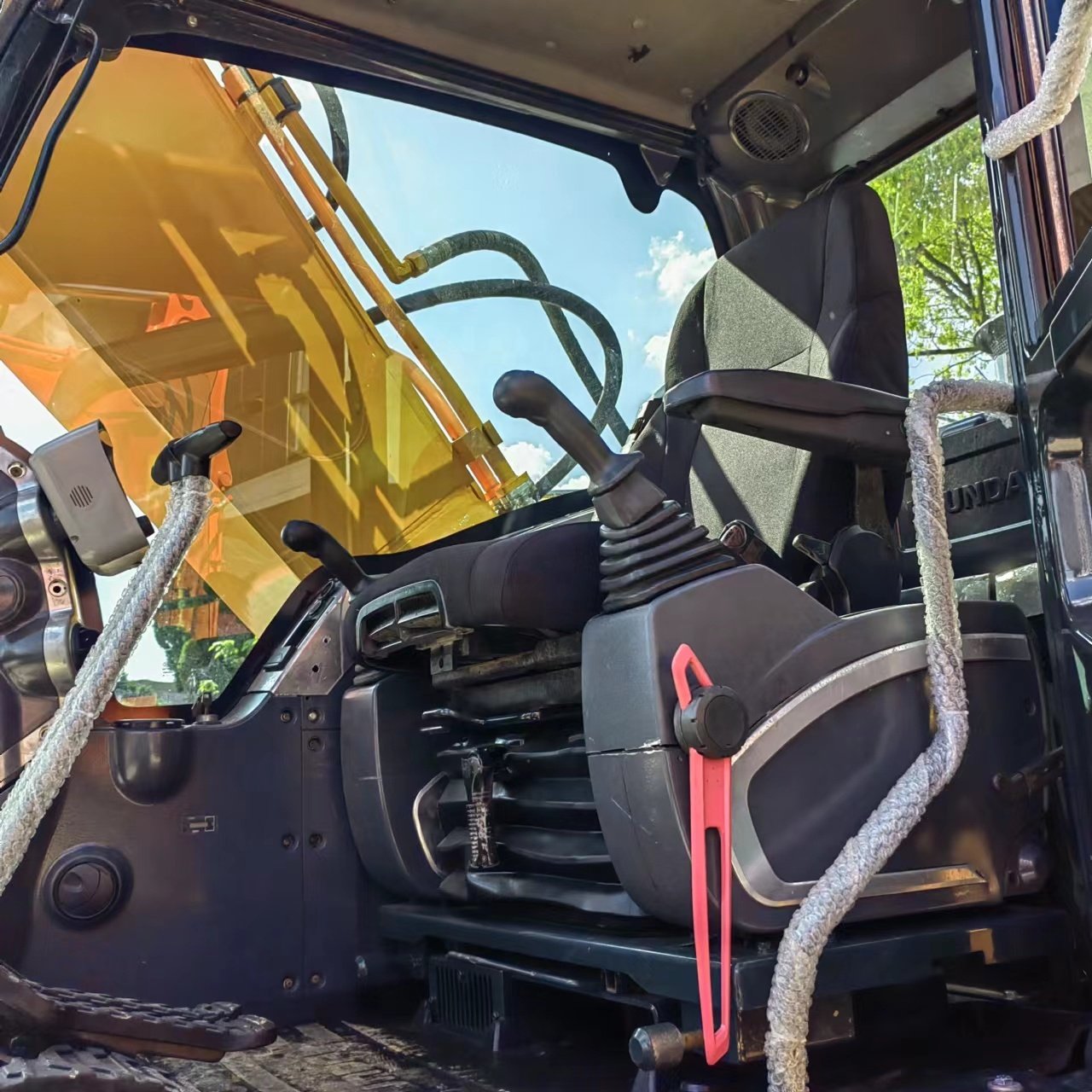 Used Korea Made Hyundai 220-9s 22 Ton Small Excavator In Stock Used Hyundai Excavator Construction Machine