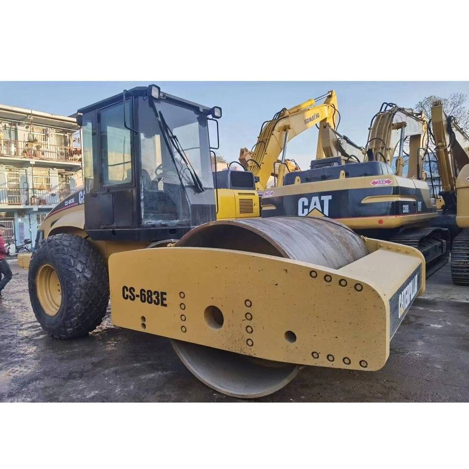 Second hand caterpillar CS683E road roller good condition cheaper price original Japan used CAT CS683E roller in Shanghai
