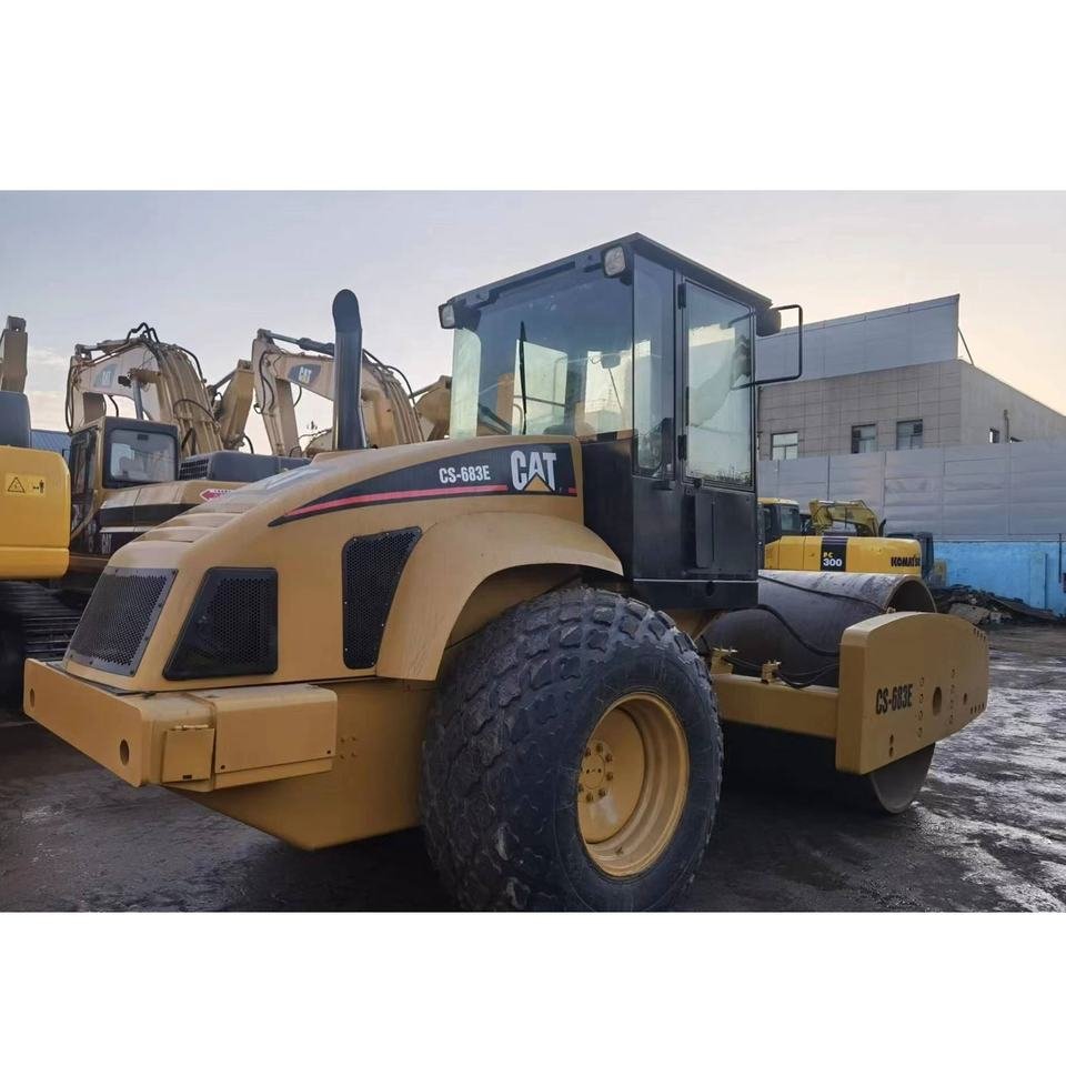 Second hand caterpillar CS683E road roller good condition cheaper price original Japan used CAT CS683E roller in Shanghai
