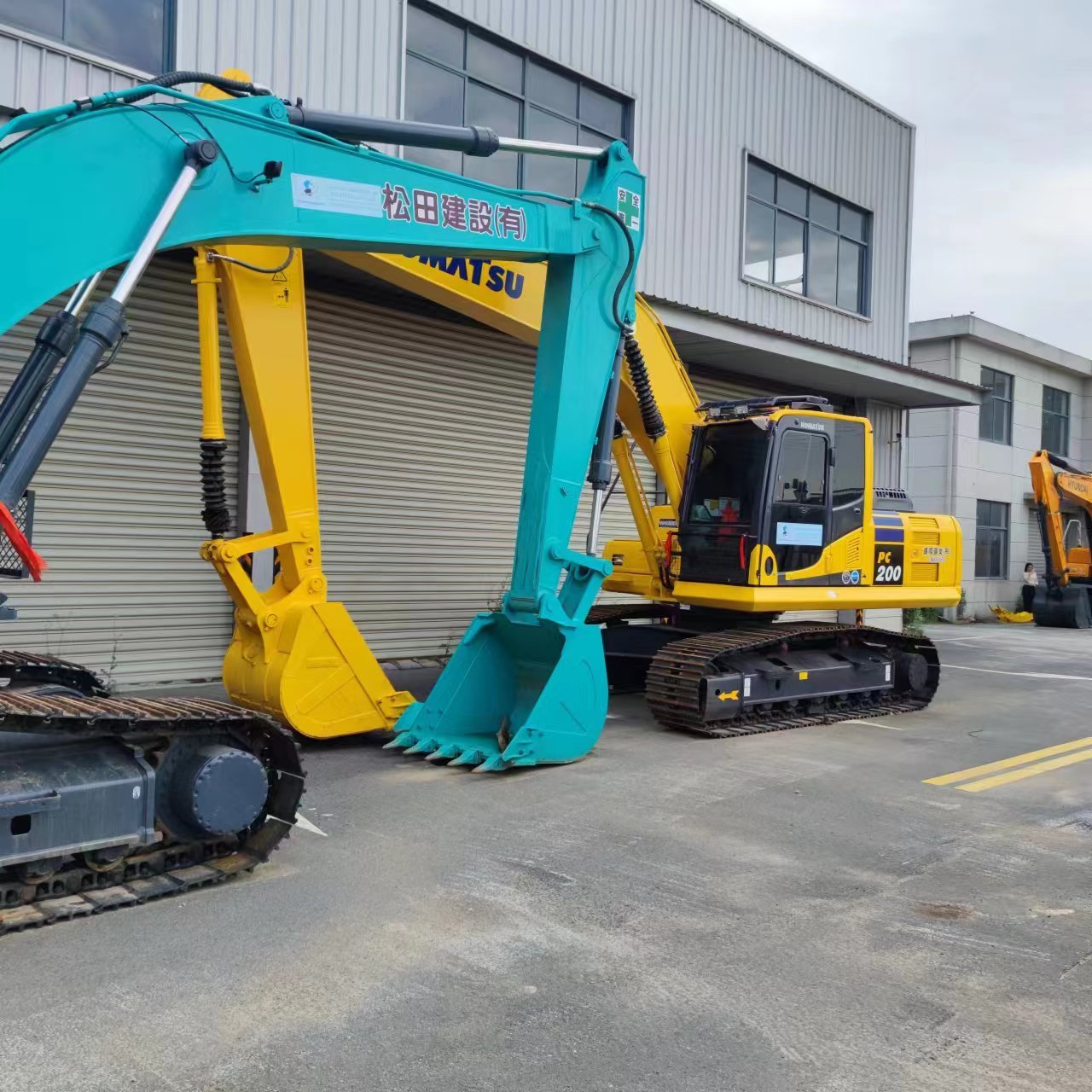 Japan made original Used Komatsu Excavator pc200-8N crawler Excavators 20ton digger