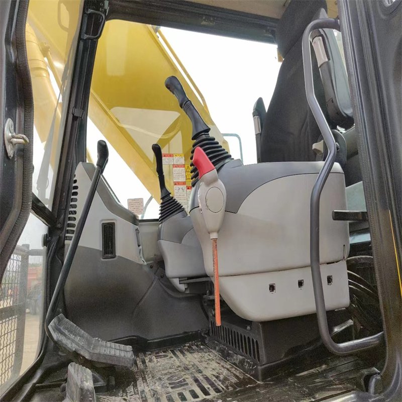 Good Quality crawler excavator PC300 mini used excavator 30ton digger flail mower for sale