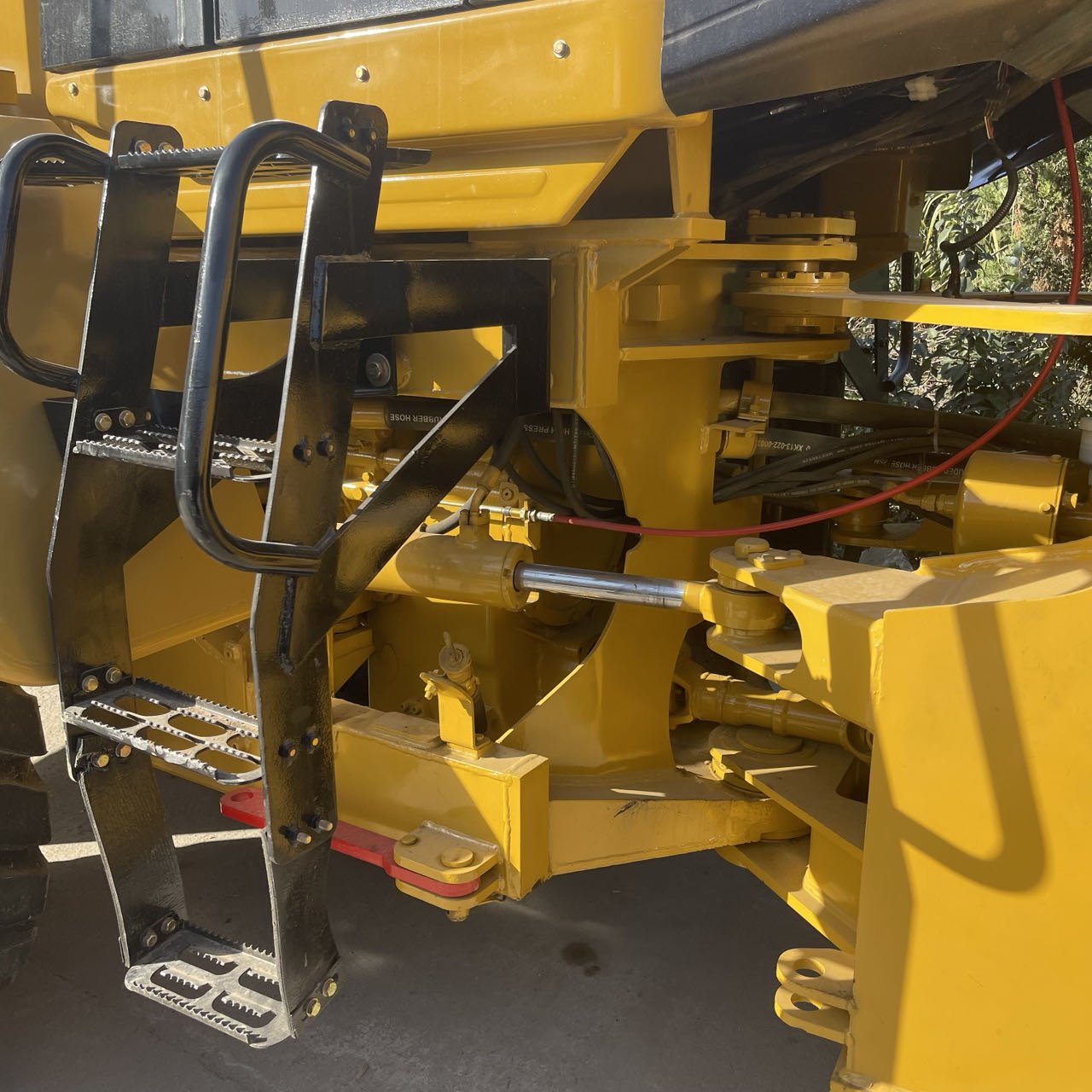 Caterpillar Get the CAT 966H wheel loader featuring robust build quality and advanced hydraulics ensuring maximum efficiency