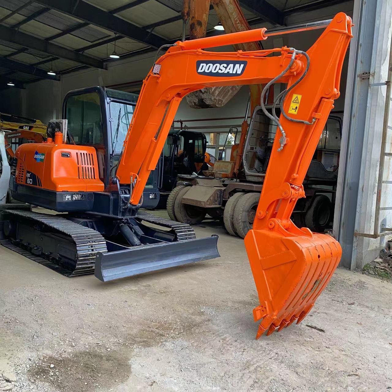 Korea Origin DOOSAN DX60 6TON Mini Crawler Hydraulic cheap used excavator Hot Sale Good Digger DOOSAN