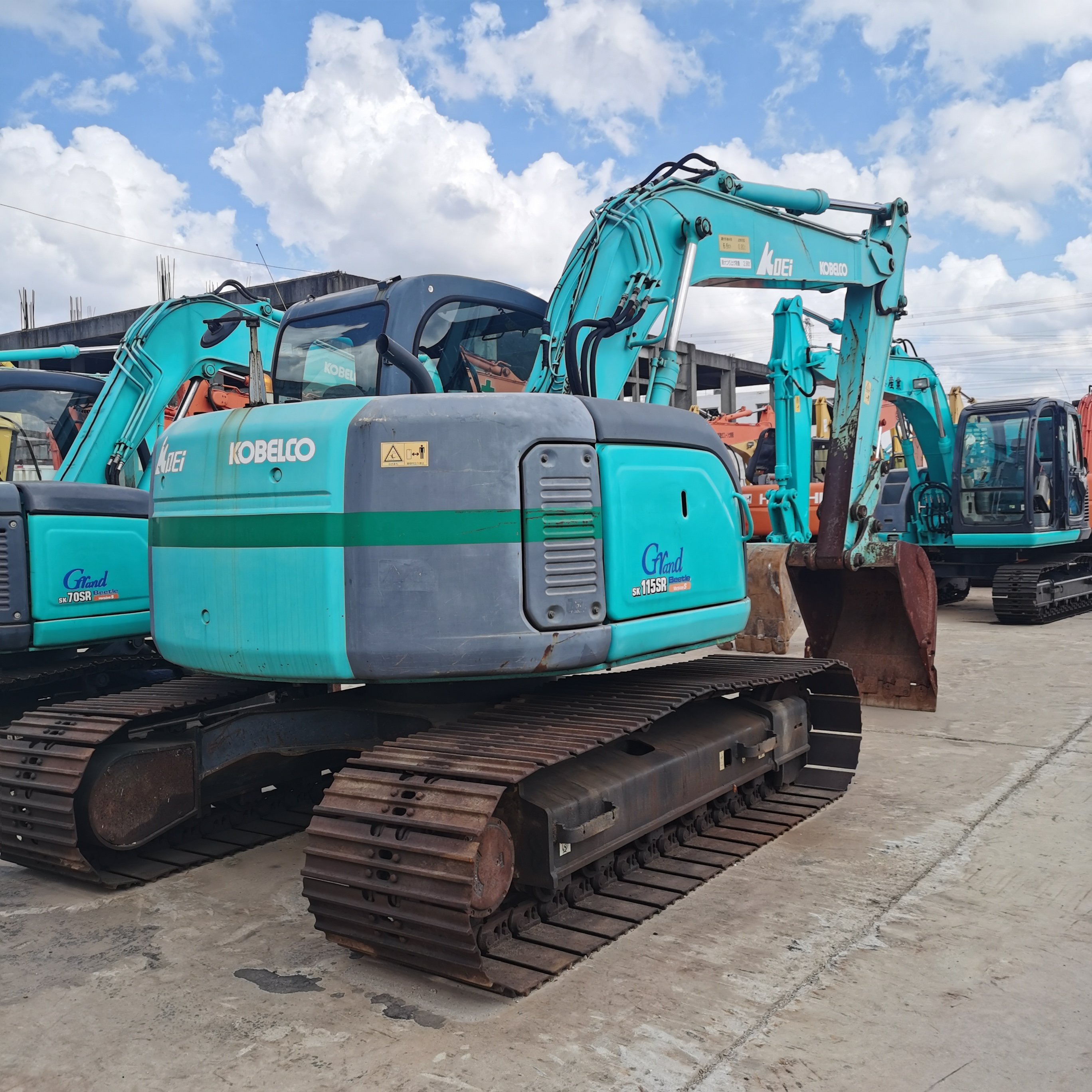 ON SALE farm machinery Used Excavator SK115 in Shanghai for Sale/Used Kobelco SK115 Excavator MADE IN JAPAN
