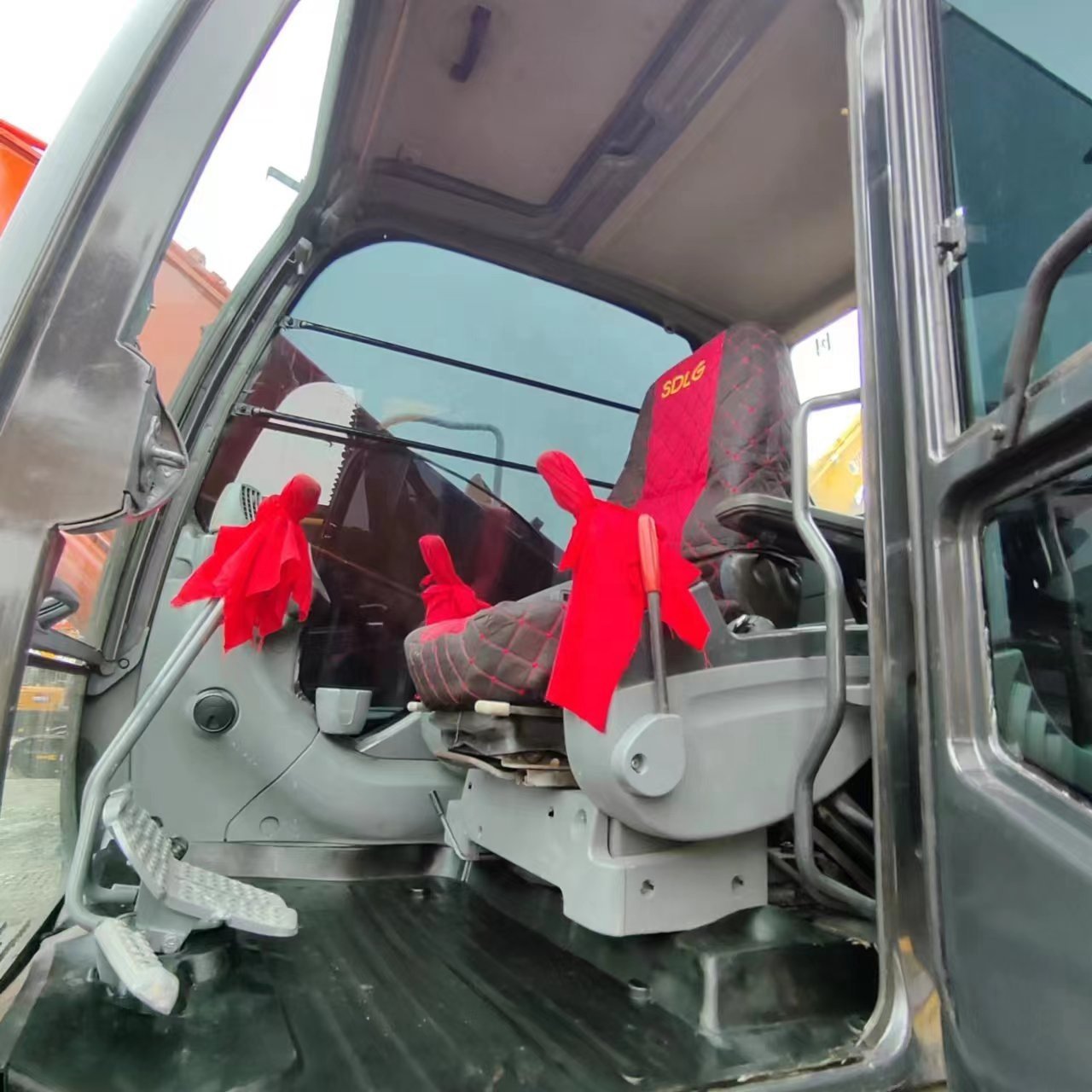 Hitachi 200 Used excavator machine ,second-hand Hitachi excavator high quality and low price