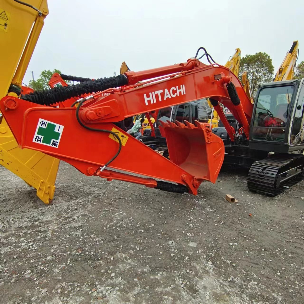 Hitachi 200 Used excavator machine ,second-hand Hitachi excavator high quality and low price