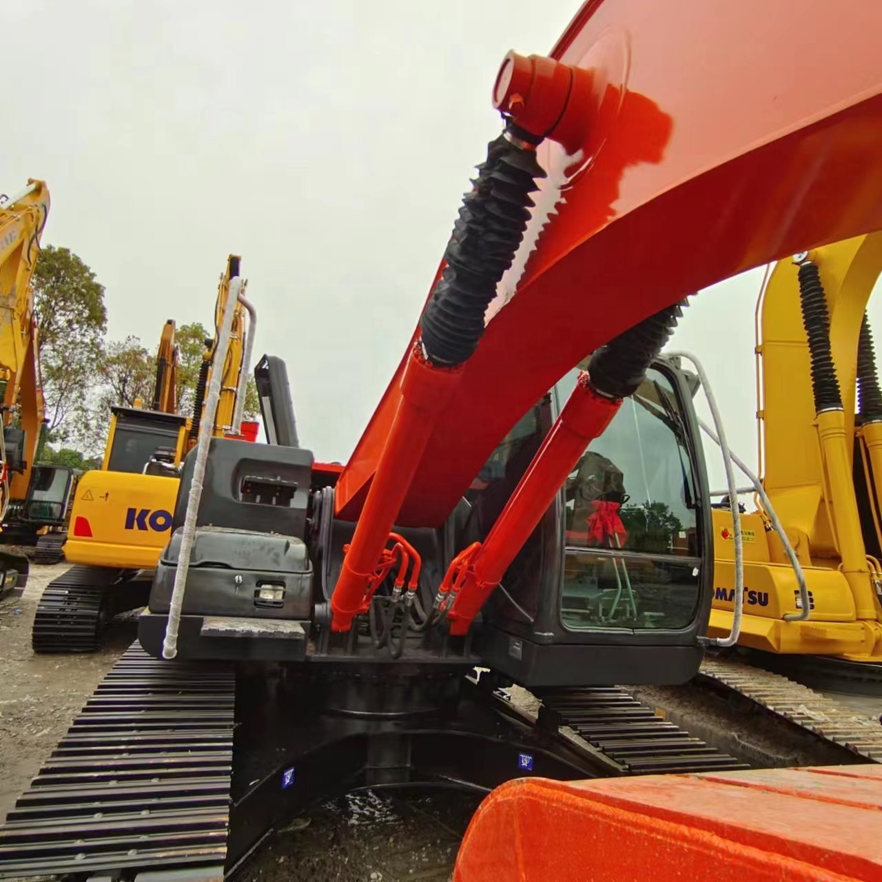 Hitachi 200 Used excavator machine ,second-hand Hitachi excavator high quality and low price