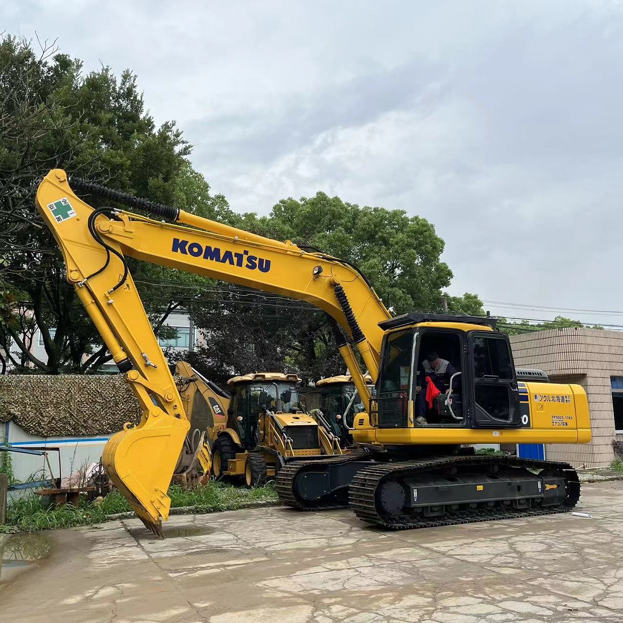 Original Japan cheap used excavator komatsu pc220 pc220-8 22 ton crawler Excavator for Sale