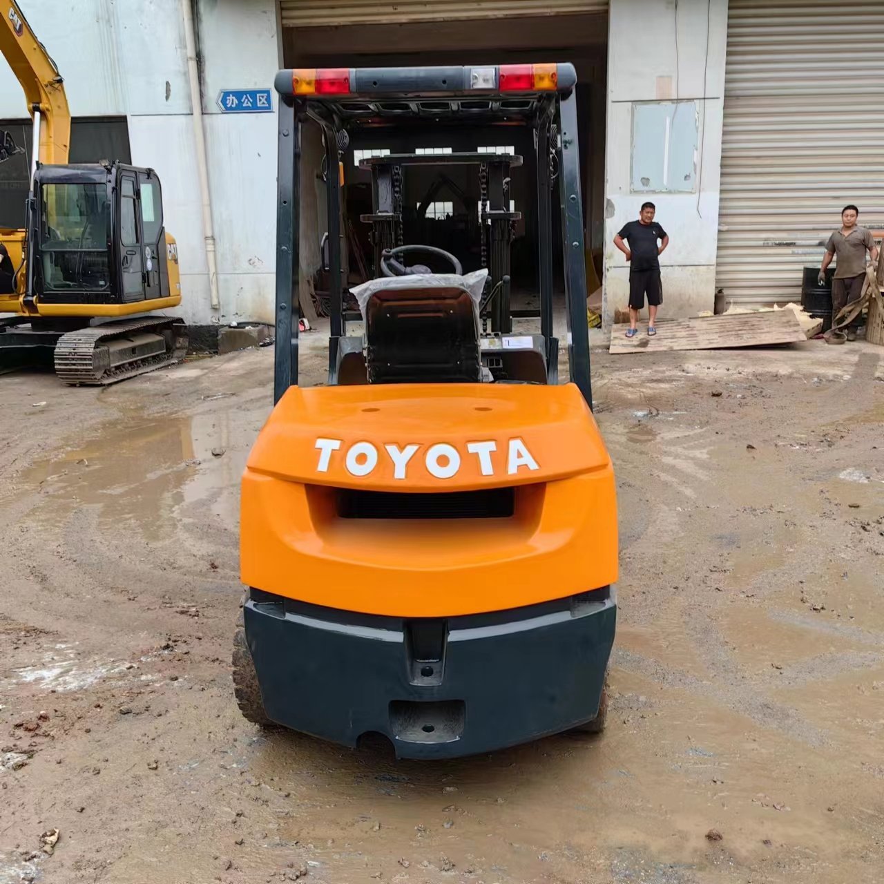 Hot sale used forklift Komatsu FD30 Japan made 3ton forklift Japanese 3 ton warehouse lifting machine