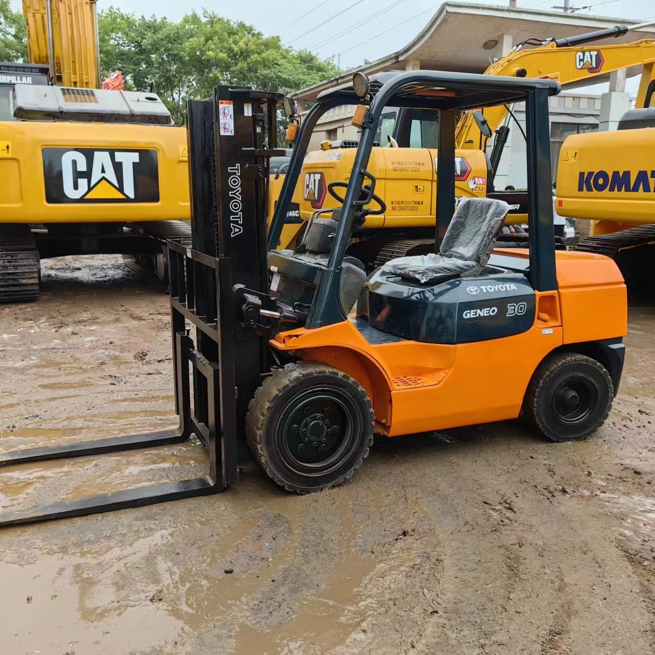 Hot sale used forklift Komatsu FD30 Japan made 3ton forklift Japanese 3 ton warehouse lifting machine