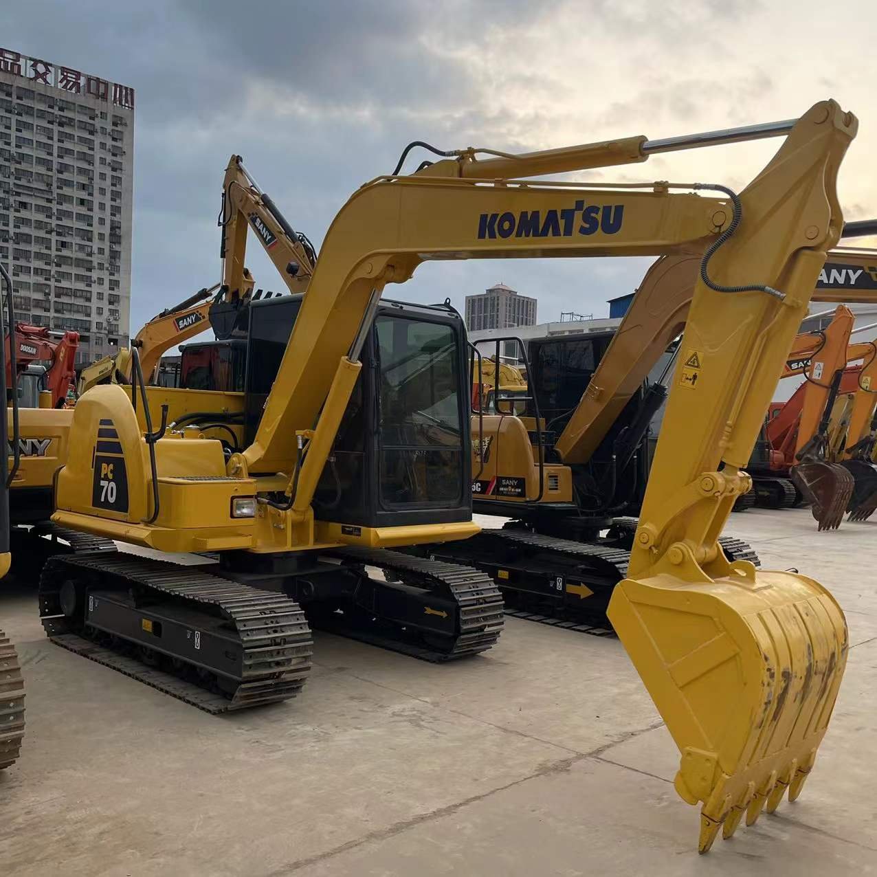 7-ton Komatsu machine, used hydraulic crawler excavator PC70, in good condition, with EPA and CE certification, affordable price
