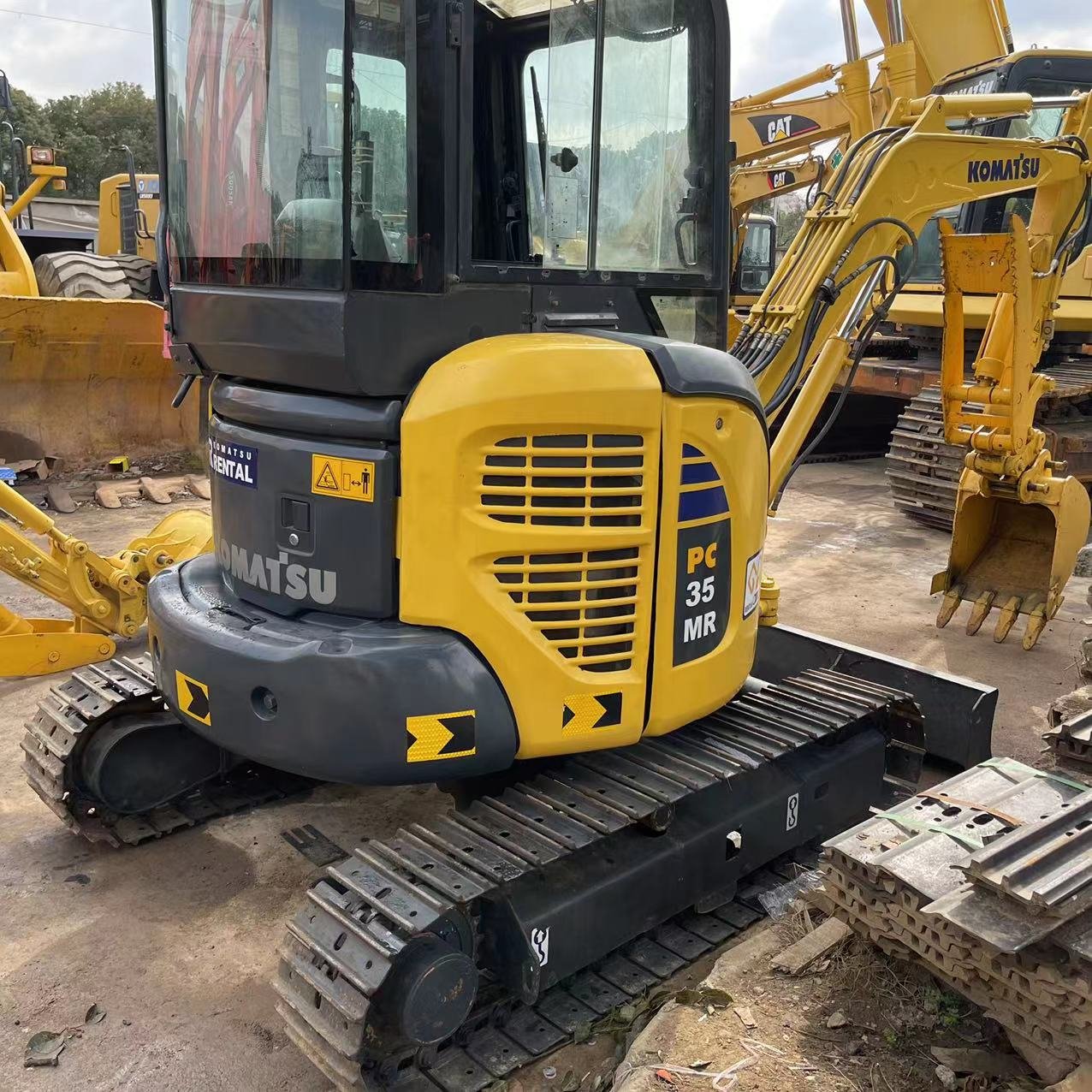 Used excavator High quality and cheap small With air conditioner KOMATSUI PC35 japan engine mini digger for sale