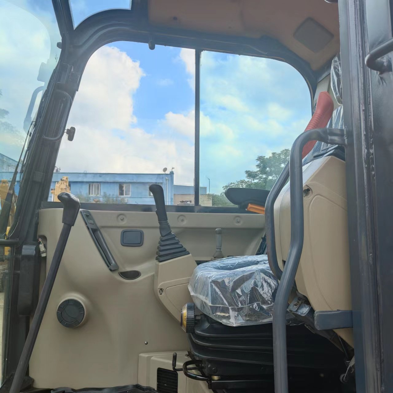 Used excavator Doosan DH60-7 6 ton small crawler hydraulic excavator good condition earth-moving machinery for sale in China