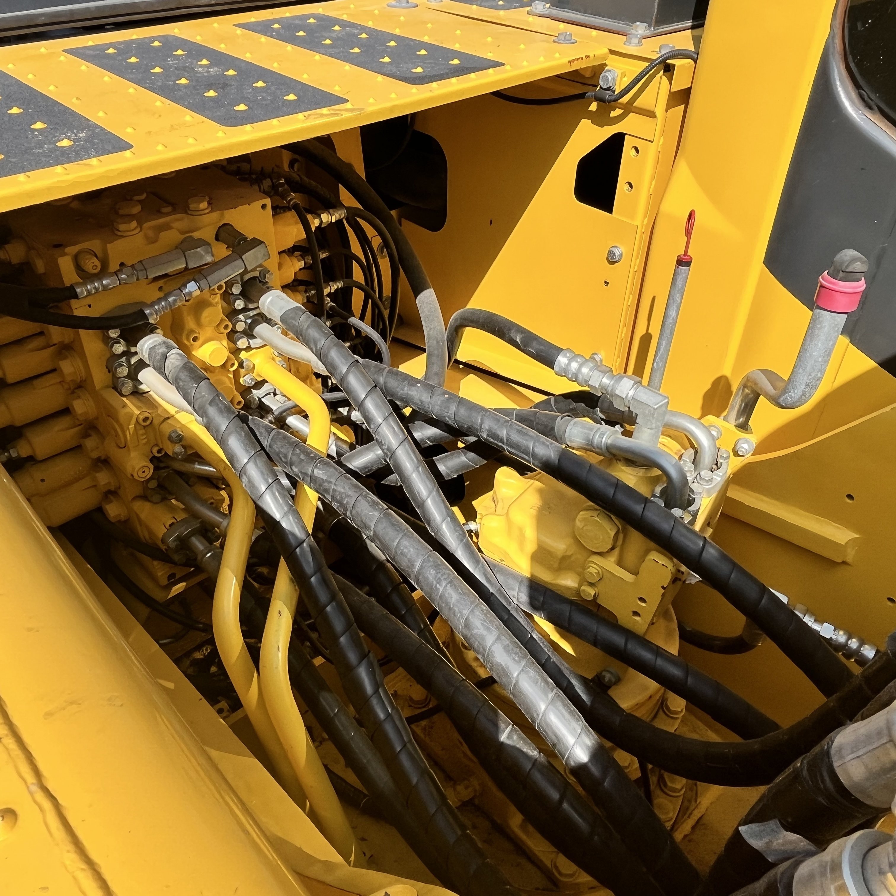 Japan Used Komatsu Excavator pc200-8 Hydraulic Crawler Excavator pc200-8 pc220 pc240 20ton 22ton 24ton for sale