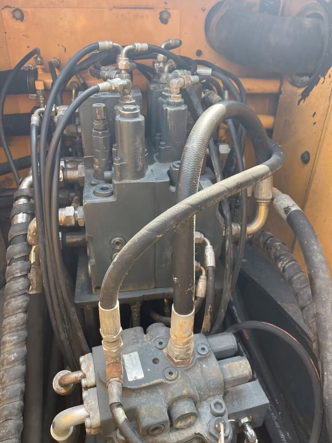 Good original condition 15 tonne wheeled construction machinery Hyundai 150 Excavator Used Hyundai 150LC-9 Excavator For Sale