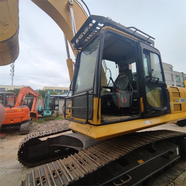Original Japan Komatsu PC220 Excavator Komatsu Excavator In Low Price Used Komatsu Excavator For Hot Sale