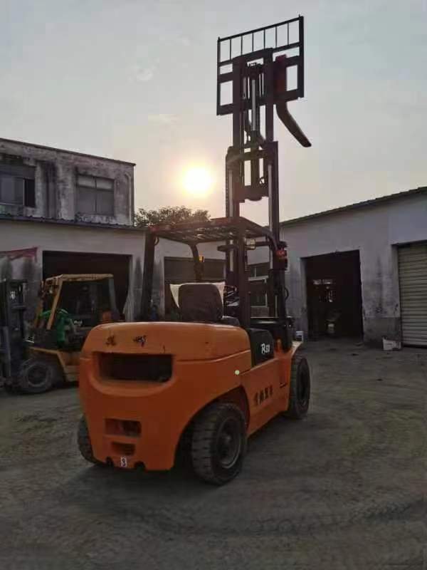 Second hand used 4.5m lifting height 5T diesel forklift