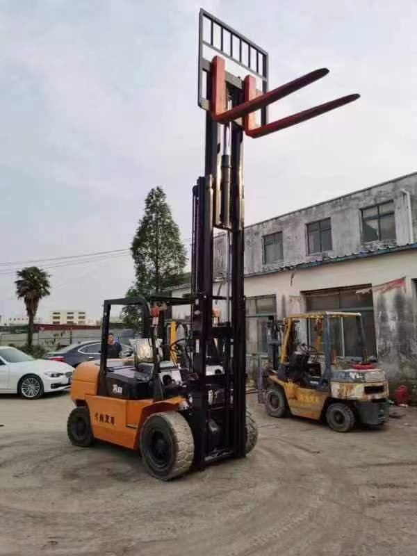 Second hand used 4.5m lifting height 5T diesel forklift