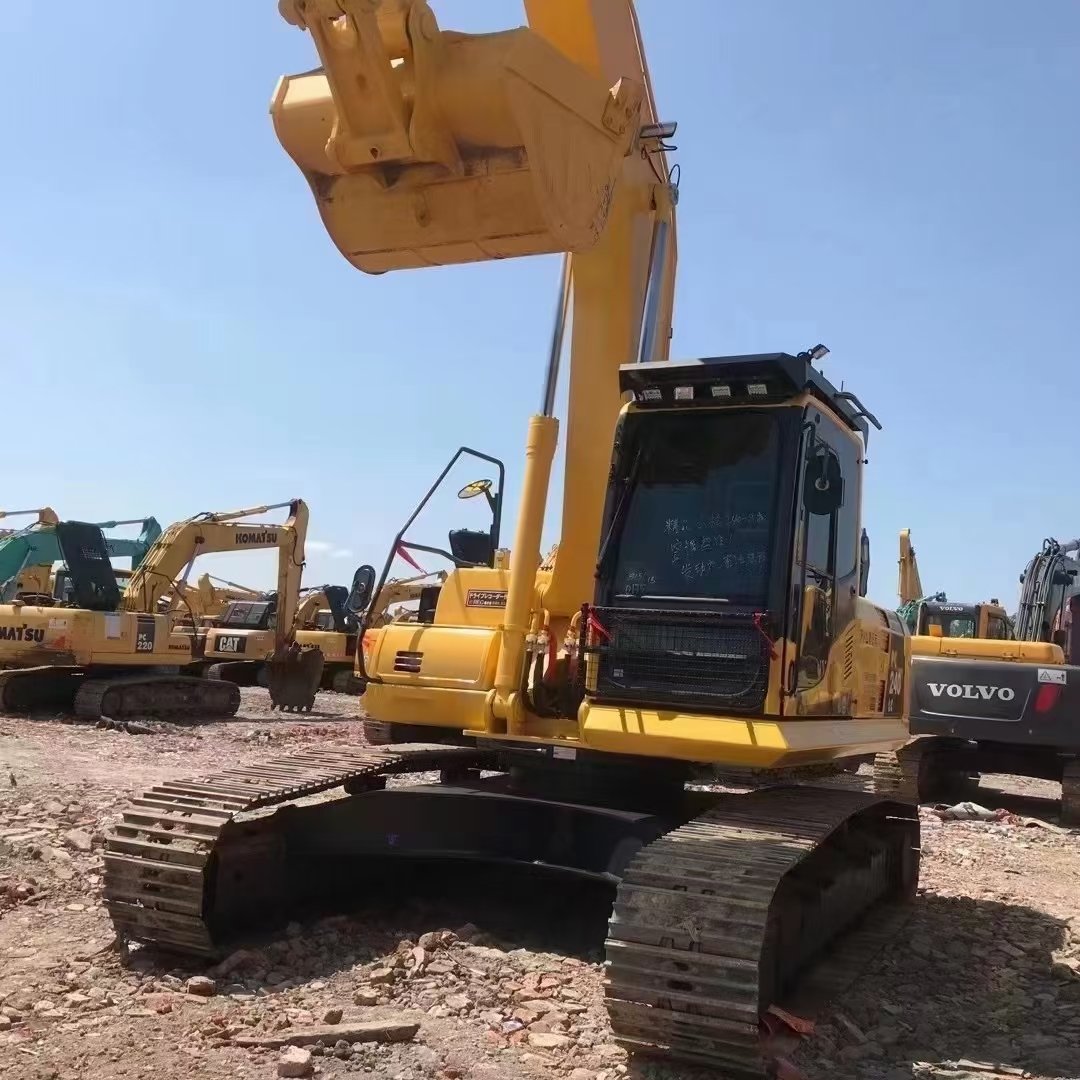 Used tracked excavators Japan machine KOMATSU PC240 with EPA and CE with little working hours on sale at discounted prices