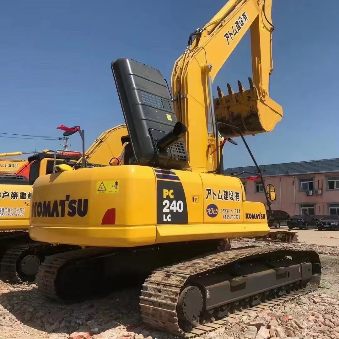 Used tracked excavators Japan machine KOMATSU PC240 with EPA and CE with little working hours on sale at discounted prices