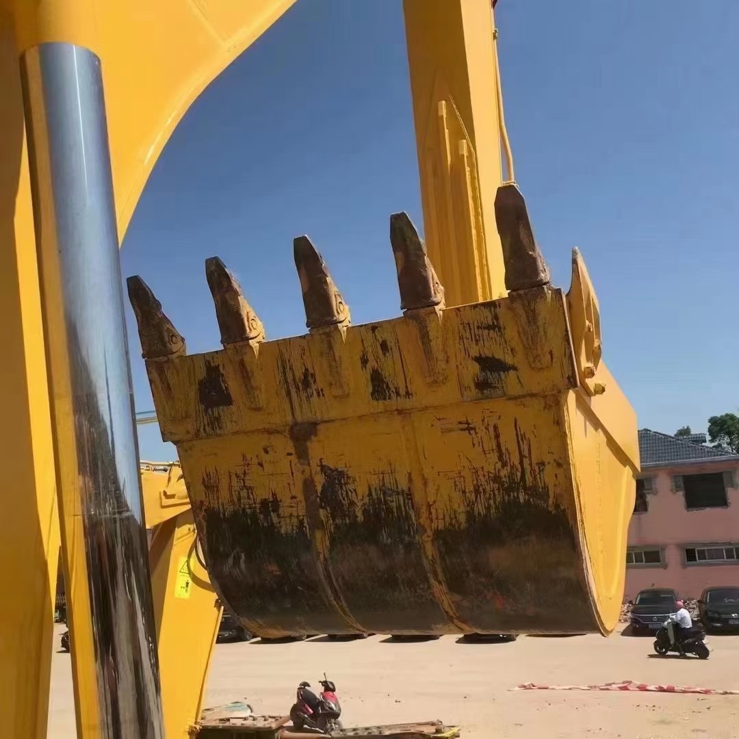 Used tracked excavators Japan machine KOMATSU PC240 with EPA and CE with little working hours on sale at discounted prices