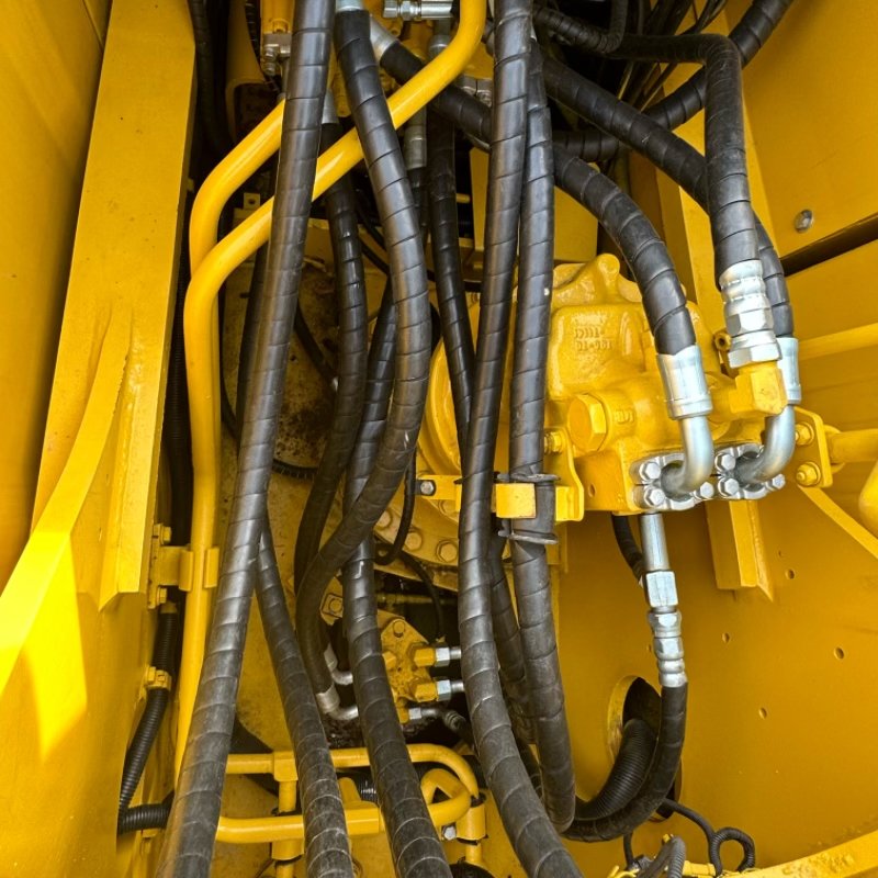 Komatsu pc220 excavator, second-hand excavator, reliable quality, guaranteed